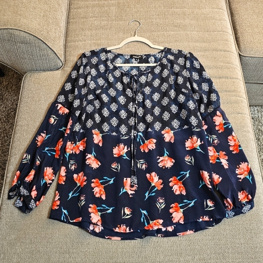 Tolani Silk Floral Boho Light Casual Navy Top Blouse Size Medium